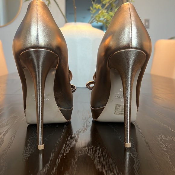 Valentino Couture Bow Pumps - Picture 4 of 7